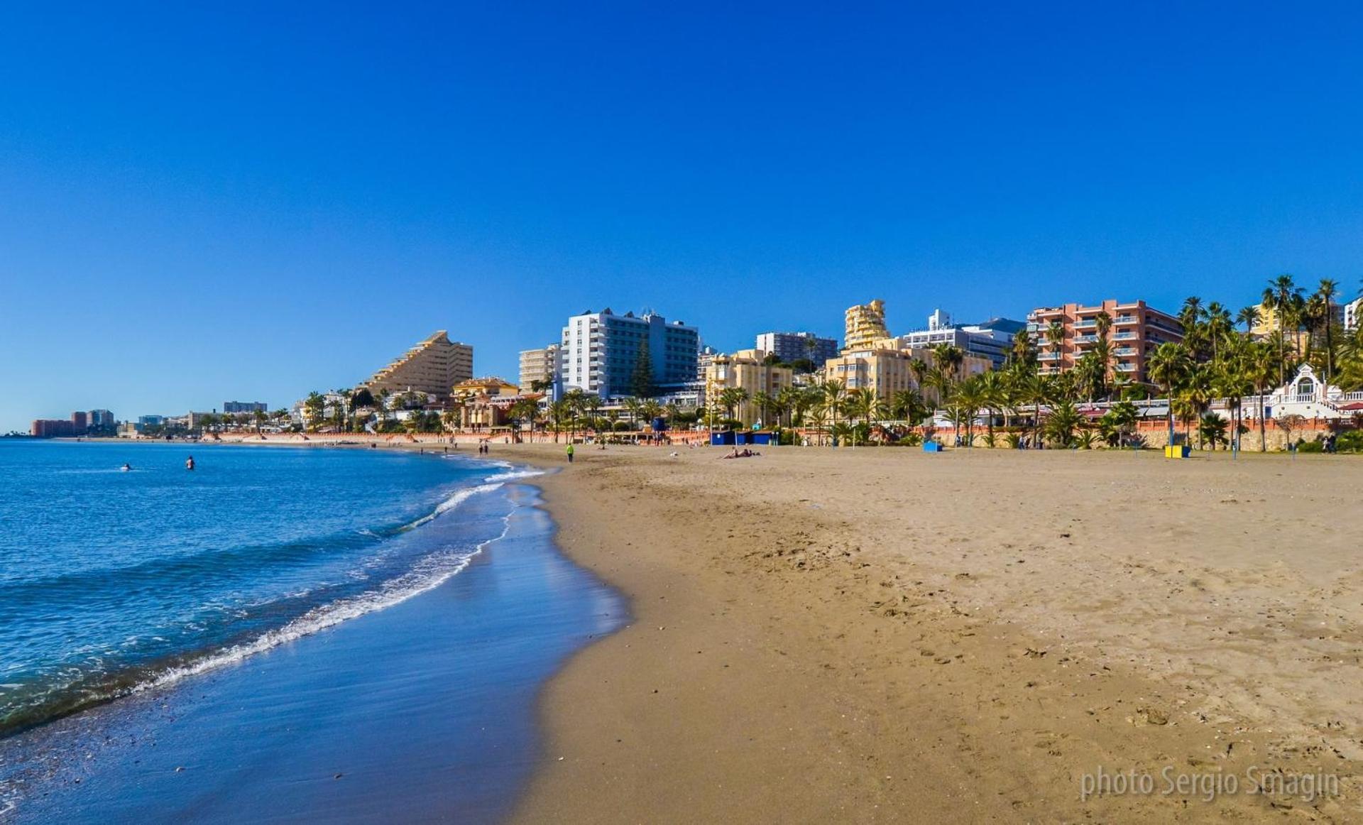 812 Benalbeach. 1ºlinea De Playa. Vistas A La Piscina Y La Montana. Benalmádena Extérieur photo